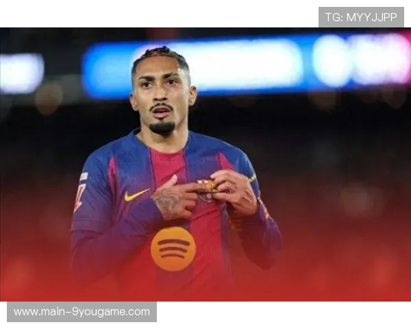 巴萨中路渗透式进攻成形，拉菲尼亚远射建功