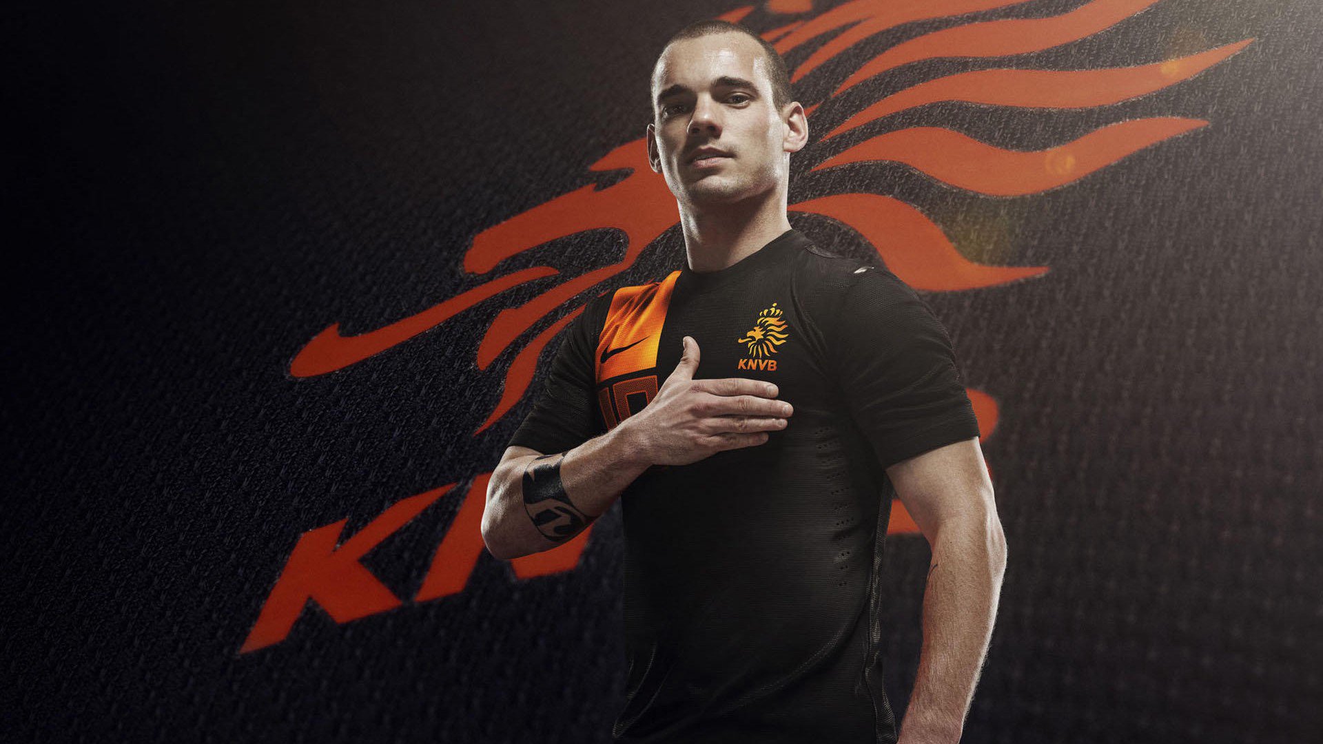 世界杯：阿根廷球迷在城市广场连夜唱歌 引来当地居民加入合唱